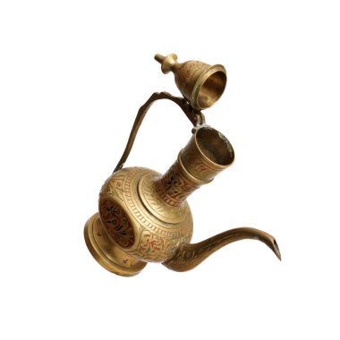 Beyaz arkaplanda Hindistan su kavanozu (kumgan) izole edilmiş