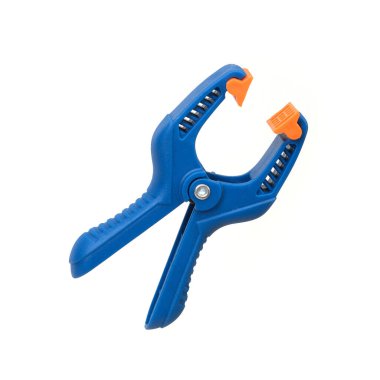 Beyaz arkaplanda izole edilmiş parçaları bağlamak için plastik klemp