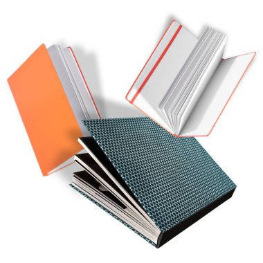 Beyaz arka planda izole edilmiş beyaz çarşaflı renkli kapaklı uçan kitaplar.