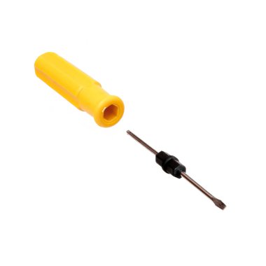 Onarım ve kurulum için el araçları: beyaz arkaplanda izole edilmiş tornavida