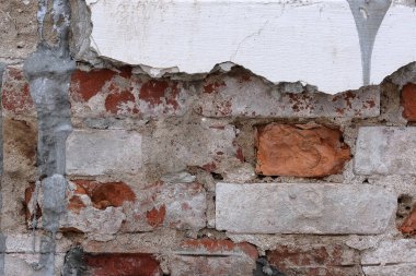 Tasarım arka planı oluşturmak için izole edilmiş eski tuğla duvar