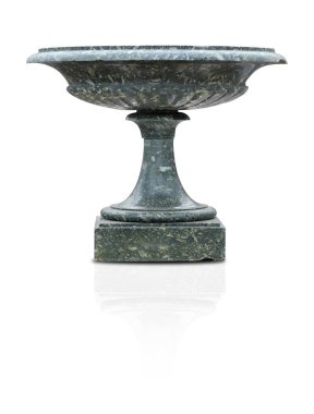 Beyaz arka planda izole edilmiş antik dekoratif taş vazo. Kırpma yolu ile tasarım ögesi