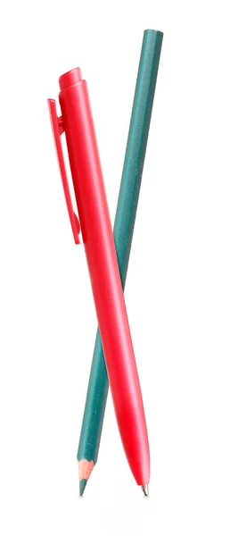 Caneta Esferográfica Vermelha Lápis Verde Isolado Fundo Branco — Fotografia de Stock