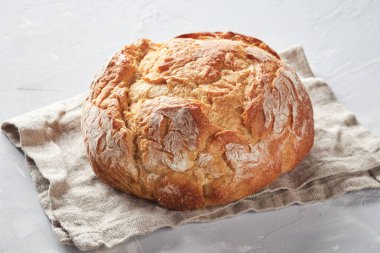 Buğday unundan yapılmış beyaz ekmek, beton arka plan