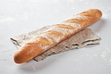 Buğday unundan yapılmış beyaz ekmek, beton arka plan