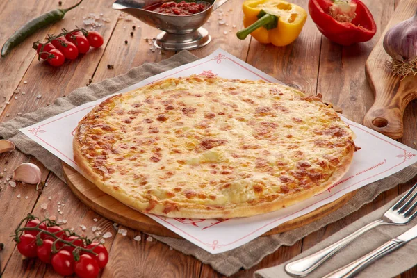 Pizza Hússal Zöldséggel Gombával Háttér — Stock Fotó