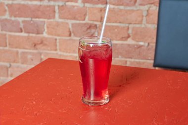 Meyve suyu, kırmızı arkaplan