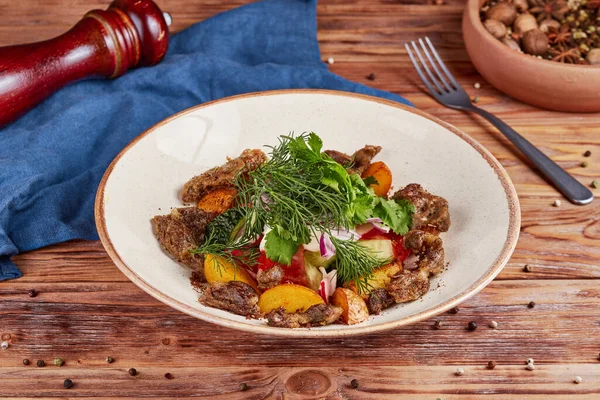 Verse Groentesalade Met Ingewanden Houten Ondergrond — Stockfoto