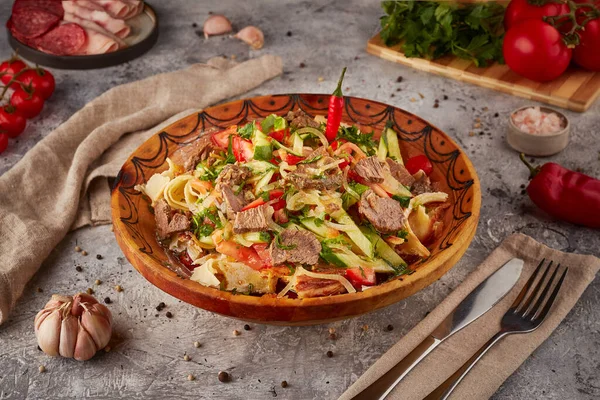 Rijst Met Stoofpot Groenten Specerijen Oezbeekse Keuken Getextureerde Achtergrond — Stockfoto