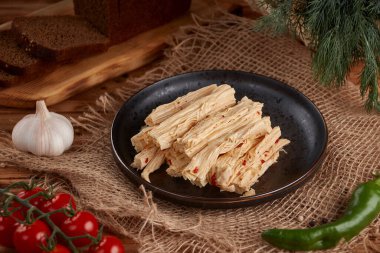 Ahşap arka planda Kore kuşkonmazı