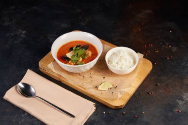 Tom Yum Goong, Tayland yemeği, karanlık bir geçmişi var.