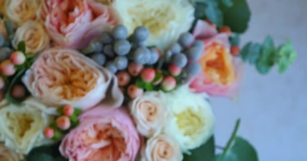 Beautiful bridal bouquet of flowers close-up — Stock Video