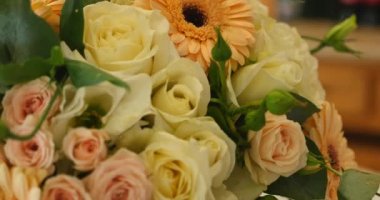 buket gül ve gerberalar