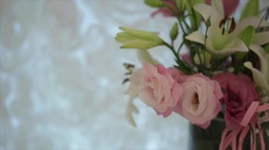 Gül ve lilyum buketi