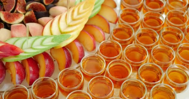 Buffet réception vins de fruits champagne — Video