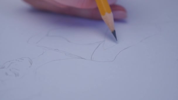crayon dessine une ligne droite sur un papier 