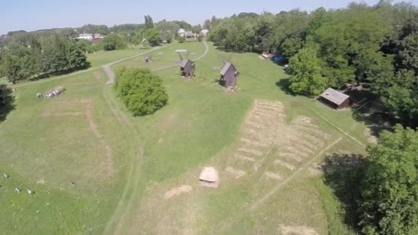 Vieux moulins à vent à Tchernivtsi, Ukraine — Video