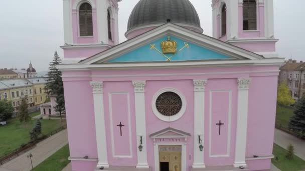 Catedral del Espíritu Santo en Chernivtsi, Ucrania. vídeo del dron — Vídeo de stock