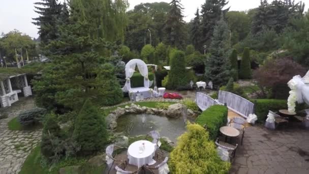 Belles décorations de mariage. Décoration de mariage dans le jardin — Video