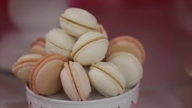 Beyaz trüf macaroons plaka