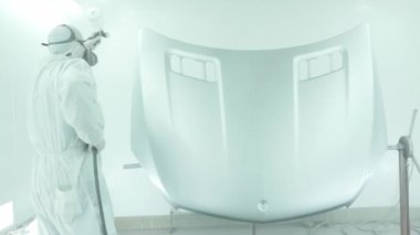 Otomotiv boya. Oto tamircisi arabada boya mekanik