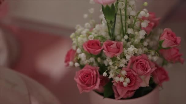 Ramo de flores de boda con rosas rosadas — Vídeos de Stock