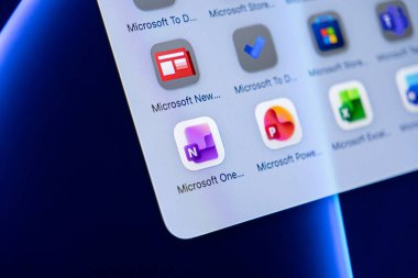 Poznan, Polonya - 16 Ekim 2025: Microsoft OneNote uygulaması ekranda, fikirleri yakalamak, yapılandırma notları ve genel iş akışını iyileştirmek için dinamik özellikler sunuyor