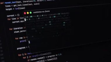 Uçbirim pencereleri GROK kodlama sürecini gösterir, yazılım oluşturma ve modern bir dijital ortamda odaklanmış hata ayıklama işlemini vurgulamak için kullanılan karmaşık betik satırlarını vurgular. Büyüt