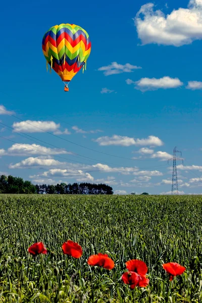 Viagem aérea sobre os campos lisos — Fotografia de Stock