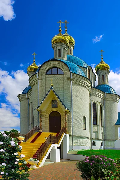 Iglesia de Pedro y Pablo en Motykalah — Foto de Stock