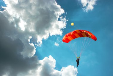 -Parasailing paraşütle atlama. Hava uzay yolculuğu.