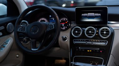 GLC 300 4matic araba gösterge paneli yıldırımı