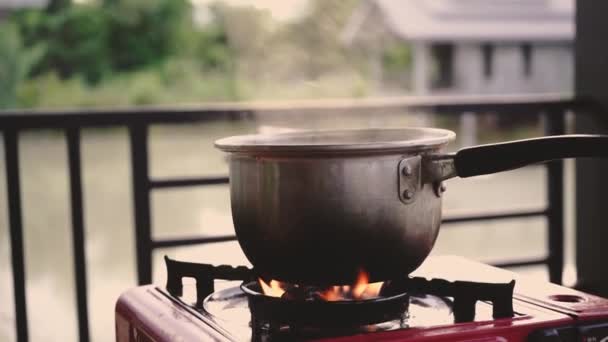 Heißes Wasser Lager Kochen — Stockvideo