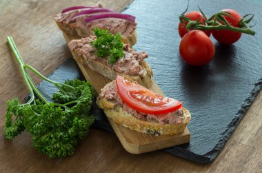brood met vlees mousse