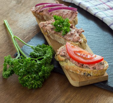 brood met vlees mousse