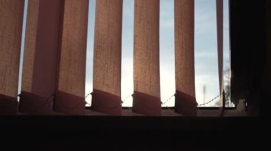 üstünde belgili tanımlık pencere kepenkleri bocalama
