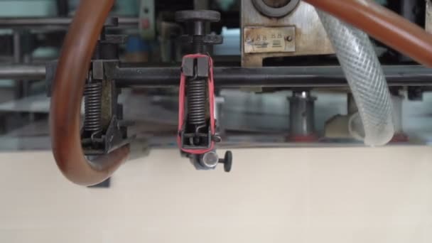 Druckmaschine bei der Arbeit — Stockvideo