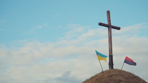 Zwei ukrainische Flaggen — Stockvideo