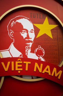 Vietnam 'ın devrimci lideri Ho Chi Minh' in Vietnam 'daki komünist parti propaganda posteri. Şehir 19-25 Ocak 2026 tarihleri arasında 14. Ulusal Komünist Parti Kongresi önünde süslendi..