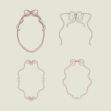 Dört Tuhaf Fiyonk Çerçevesi Ayarlandı