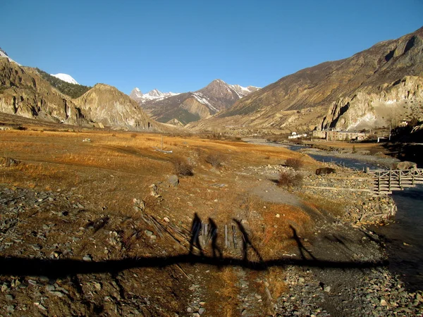 Trekking w Himalajach. — Zdjęcie stockowe