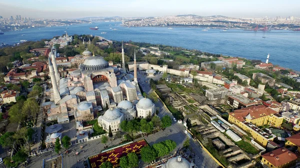 Letecký pohled na Istanbul a Bospor — Stock fotografie