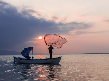 balıkçı düşünce göl günbatımı zamanı üzerinde net