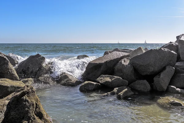 Larga exposición del mar y las rocas —  Fotos de Stock