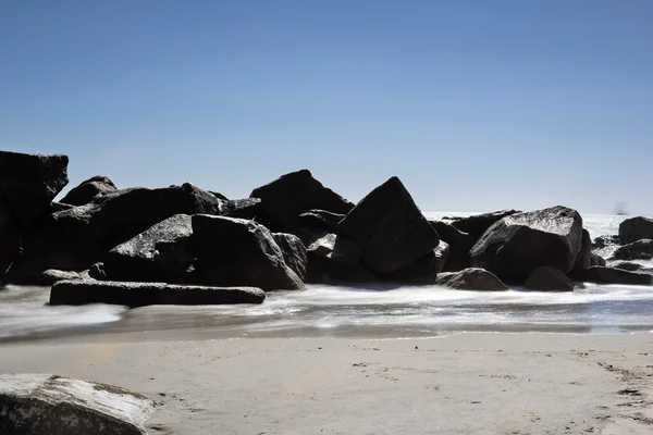海と岩の長時間露光 — ストック写真