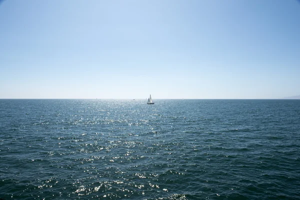 Barca a vela sul mare — Foto Stock