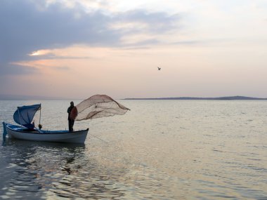 balıkçı düşünce göl günbatımı zamanı üzerinde net