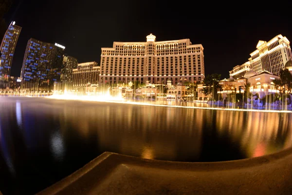 Tiro de larga exposición al espectáculo acuático en Las Vegas, Estados Unidos — Foto de Stock