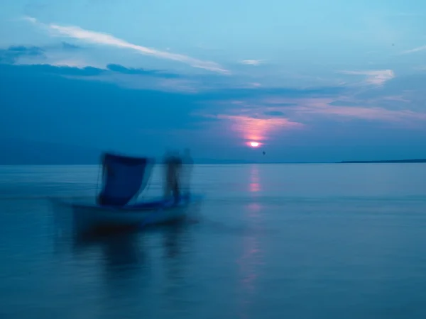 Ville de pêcheurs et lac Golyazi à Bursa, Turquie — Photo