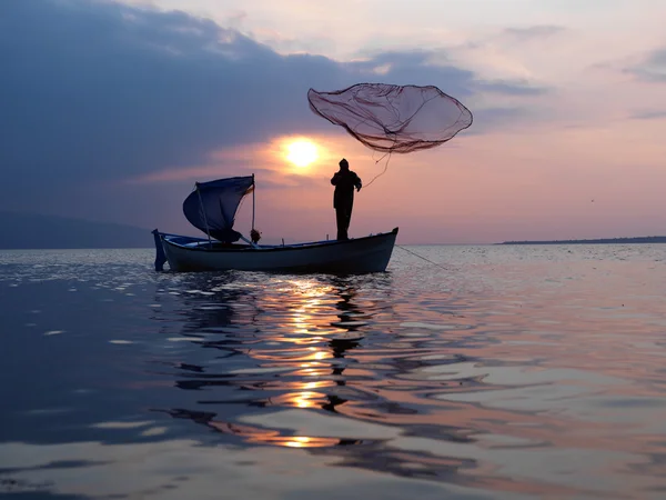 Balıkçı kasaba ve Gölyazı Gölü, Bursa, Türkiye'de — Stok fotoğraf